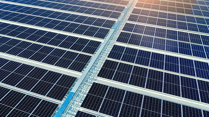 Innovaciones en Paneles Solares y su Aplicación Industrial